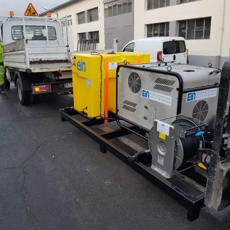 Conception nettoyeur haute pression comet fdx hot cube sur camionnette