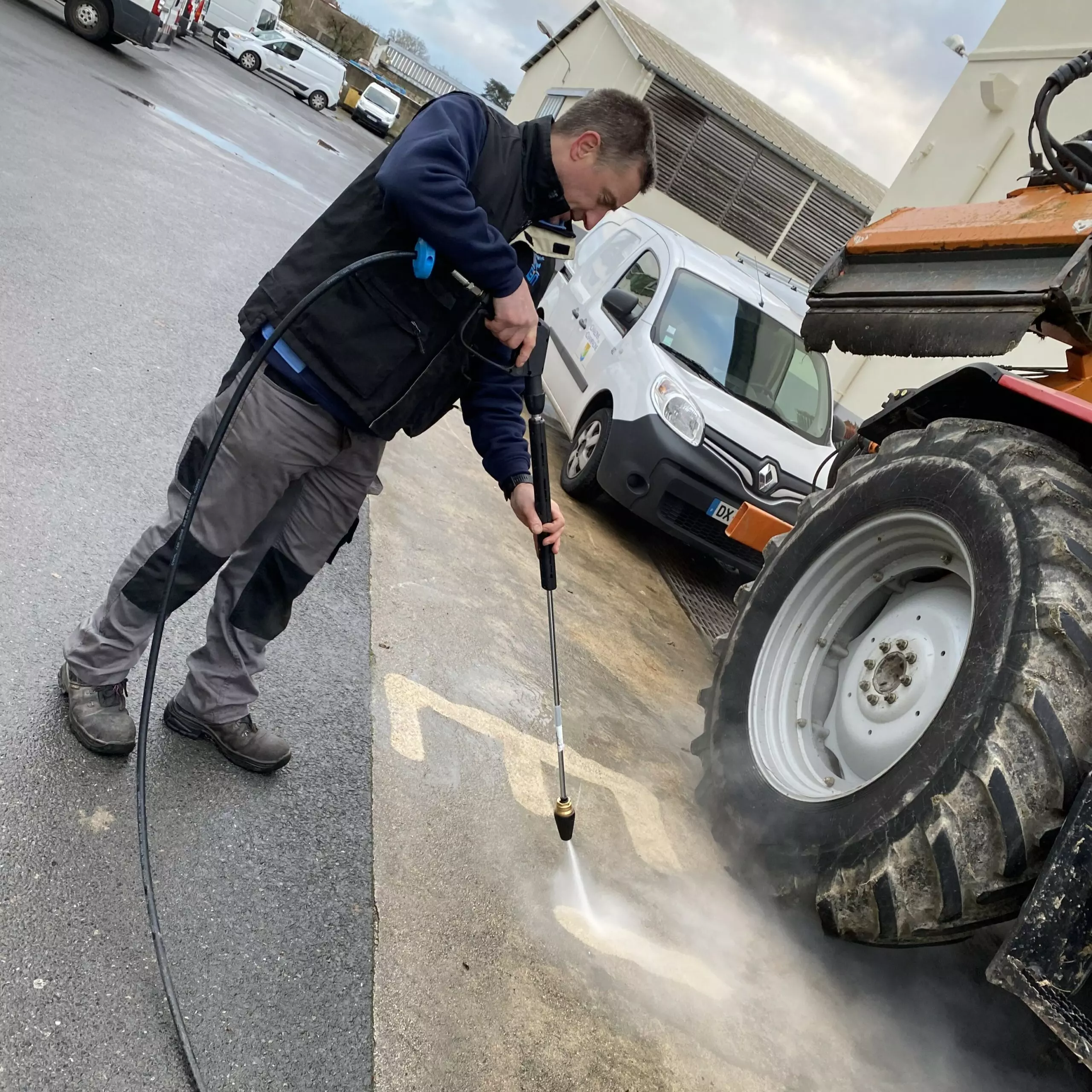 Utilisation du nettoyeur haute pression comet fdx hot cube sur camionnette