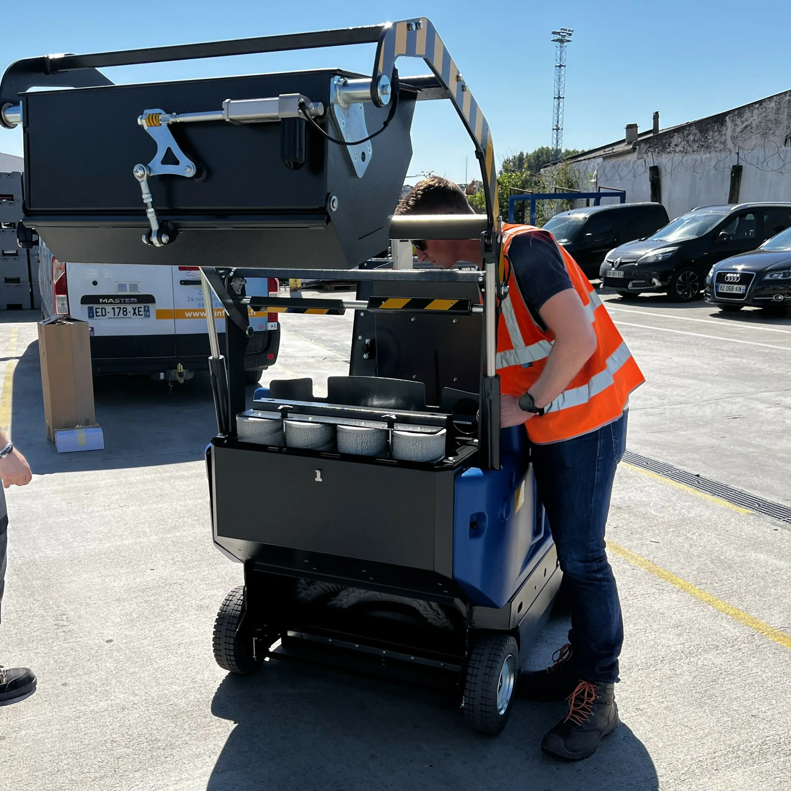 Balayeuse autoportée GEMMA E78 avec système DSA