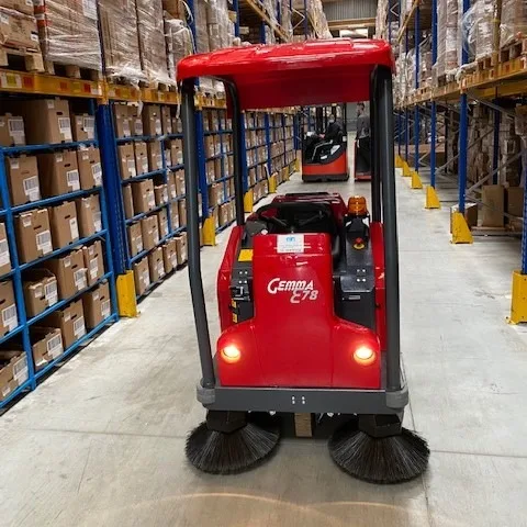 Balayeuse autoportée GEMMA E78 avec toit